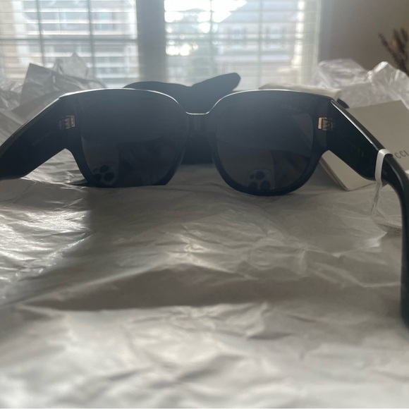 Gucci Black Oversized Sunglasses - Picture 6 of 8